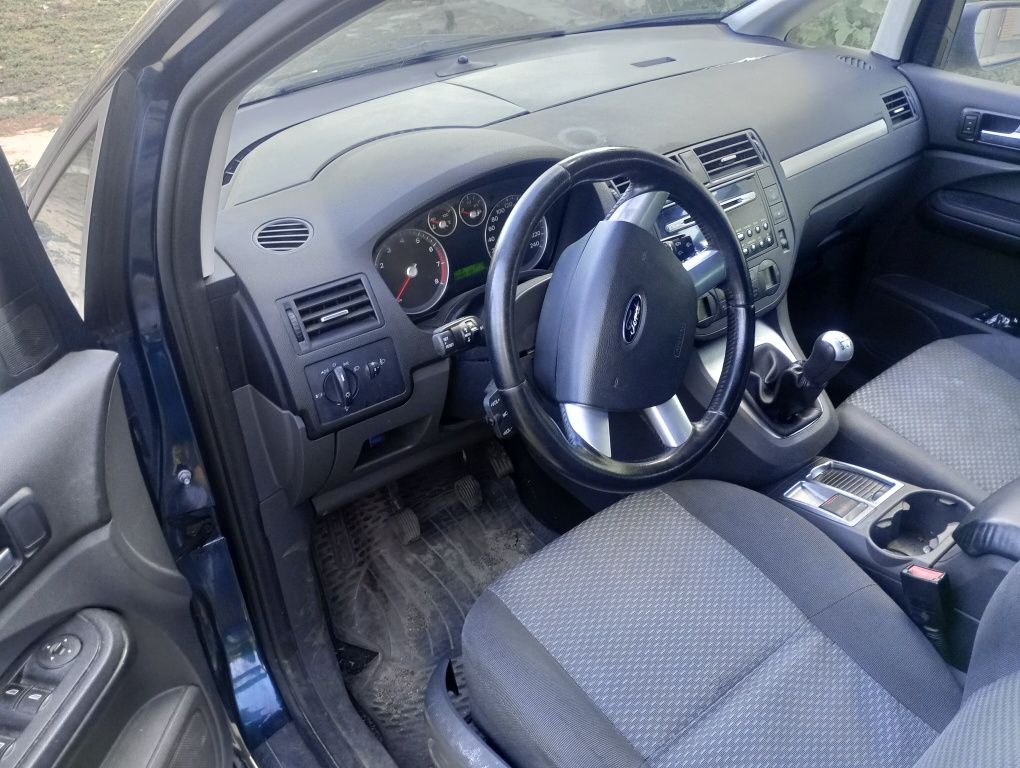 Автомобиль Ford C-max