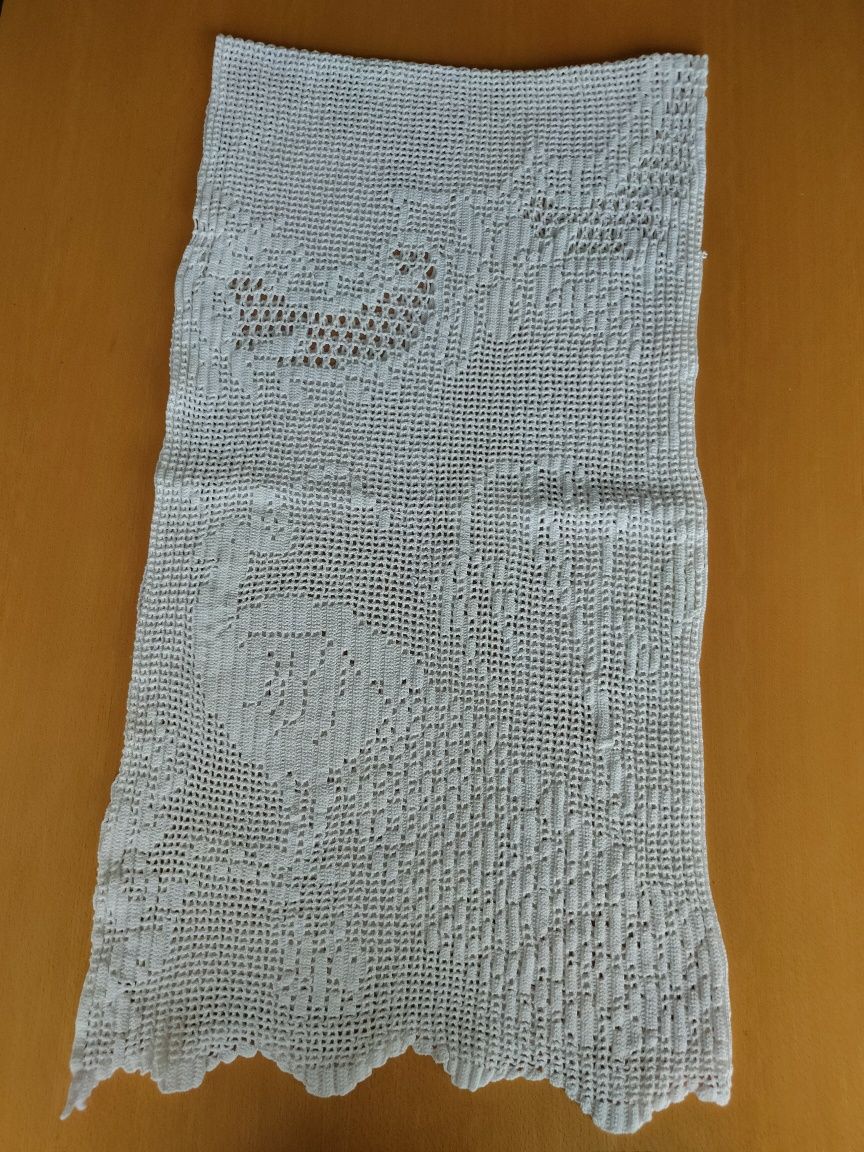 Conjunto de naperons em crochê.
