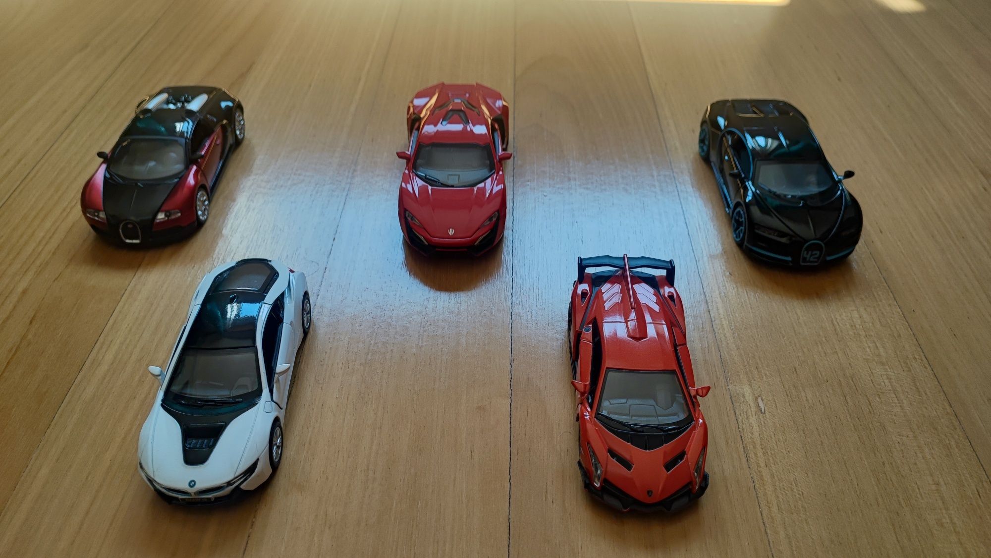 Carros miniatura 1:32 e 1:36
