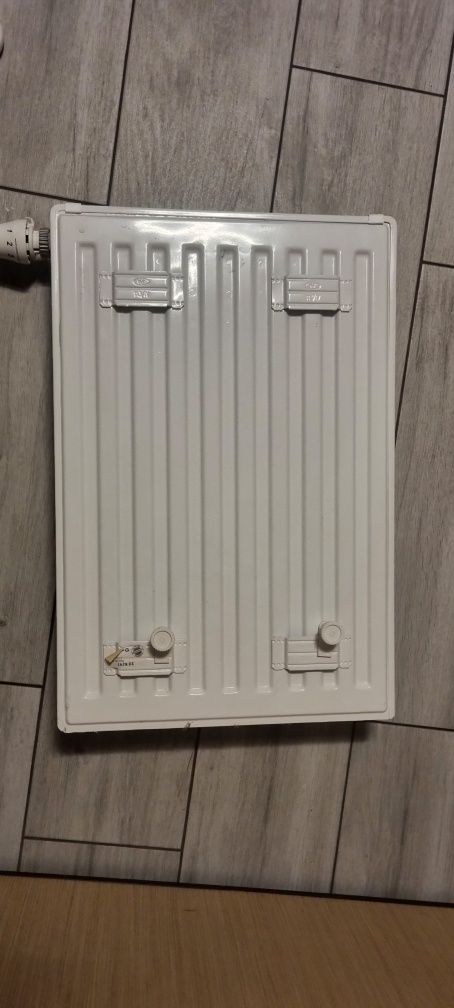 Grzejnik firmy vogel&boot z głowicą termostatyczną