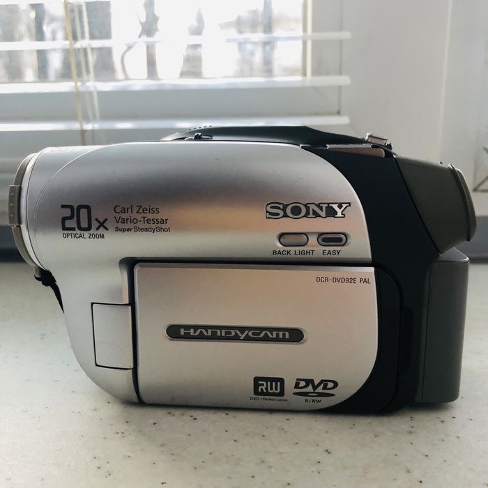 Відеокамера Sony DCR-DVD92E.
