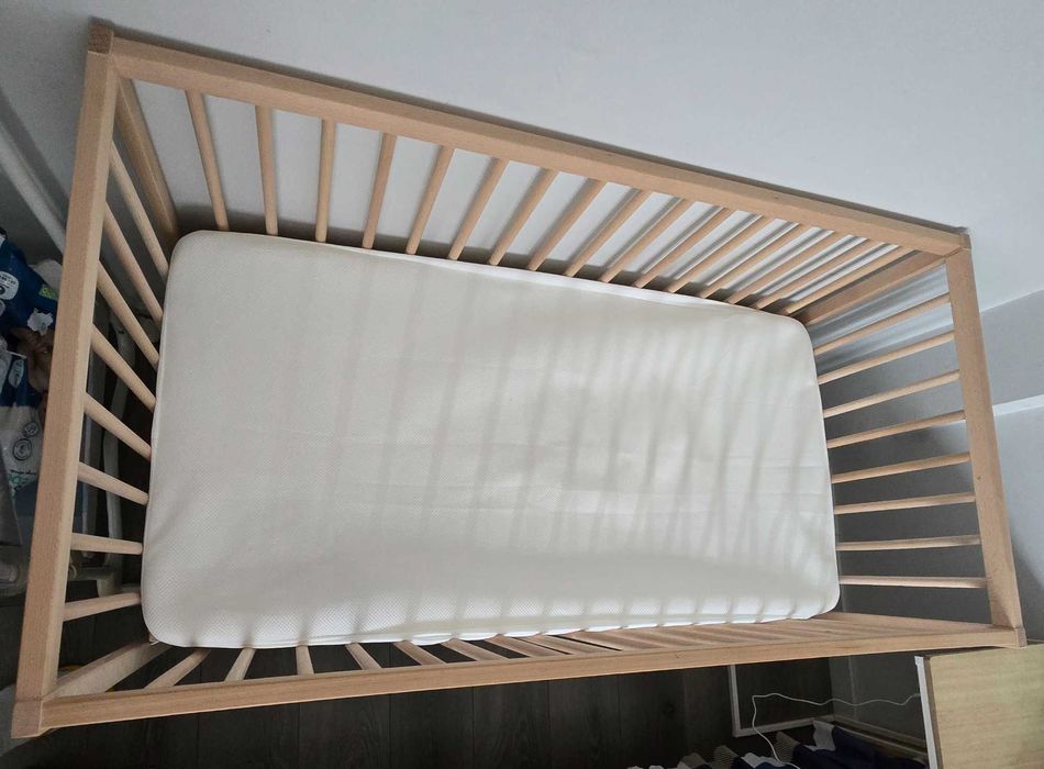 Berço semi novo e pouco usado e com colchão