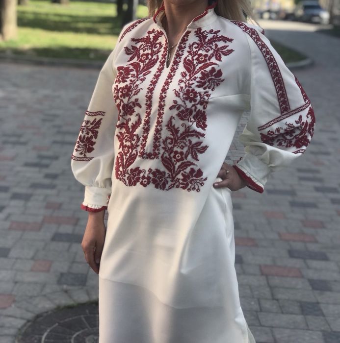 Вишите плаття бісером