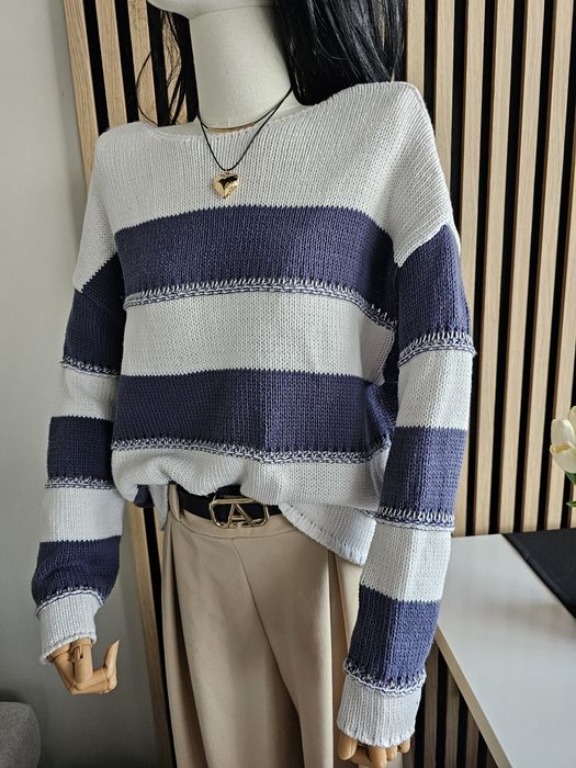 Sweter luźny  biało-granatowy klasyczny kapsułowy swobodny zimowy  Pau