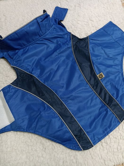 Новая жилетка на среднюю породу собачки, утеплённый , водонепроницаемы