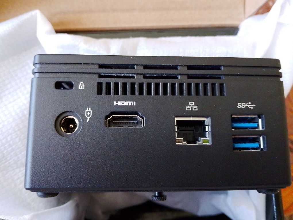 Mini komputer Gigabyte GB-BACE-3160