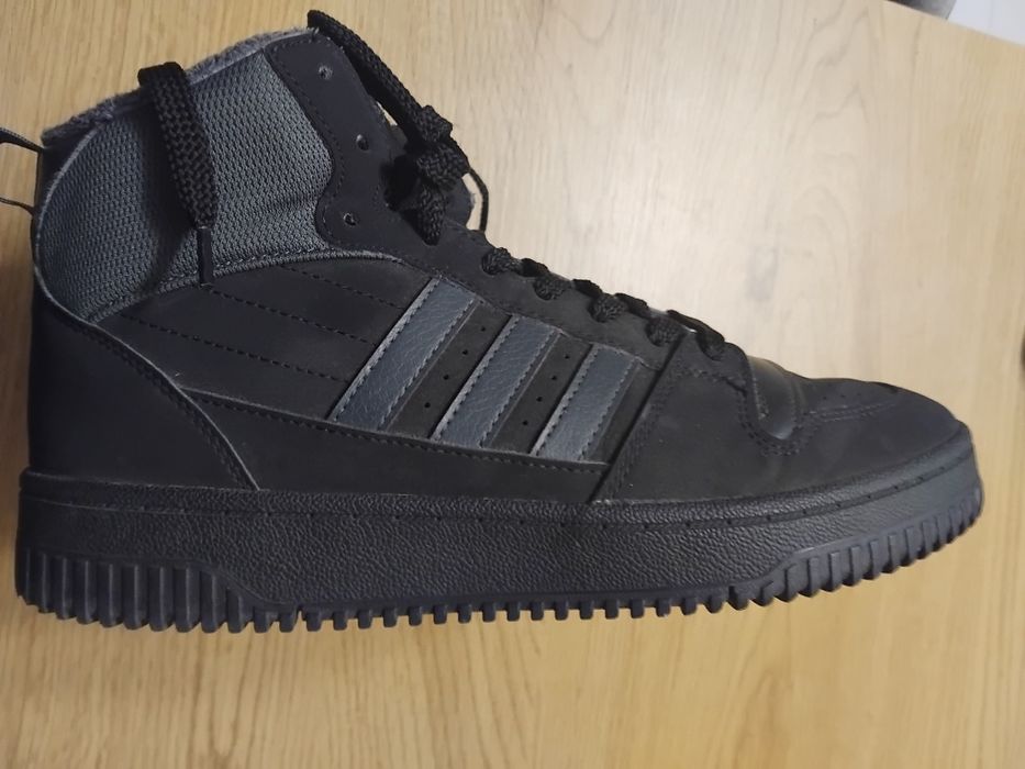 Продам кросівки adidas