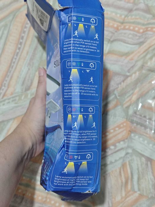 Luz exterior com painel solar