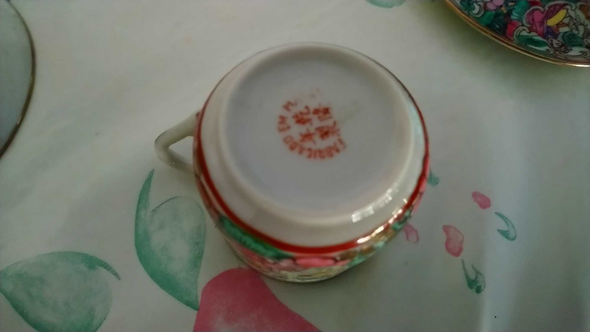 Chávena de café com pires em porcelana de Macau