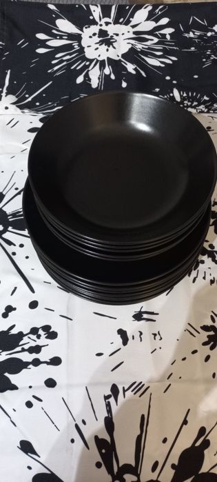 Pratos pretos + corre mesa