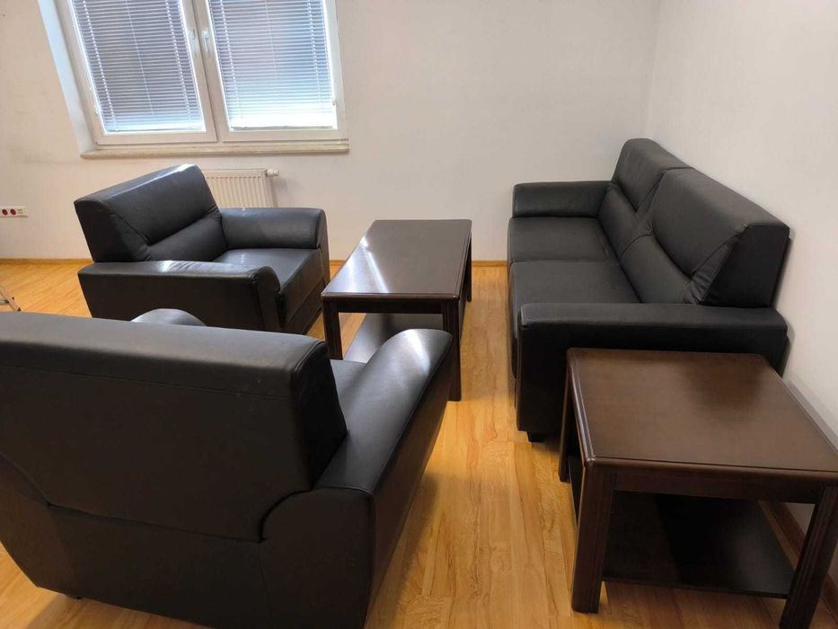 Skórzany wypoczynek, kanapa plus 2 fotele witryna ławy