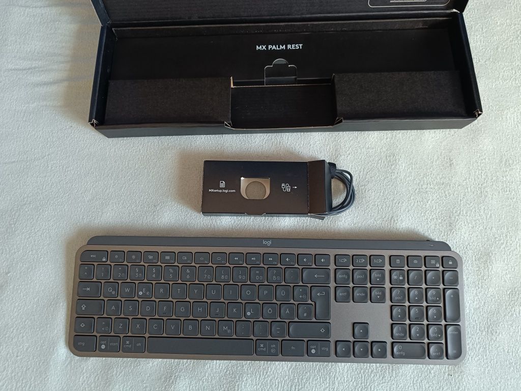 Logitech MX keys Plus + podkładka