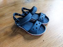 Sandałki Crocs granatowe C6