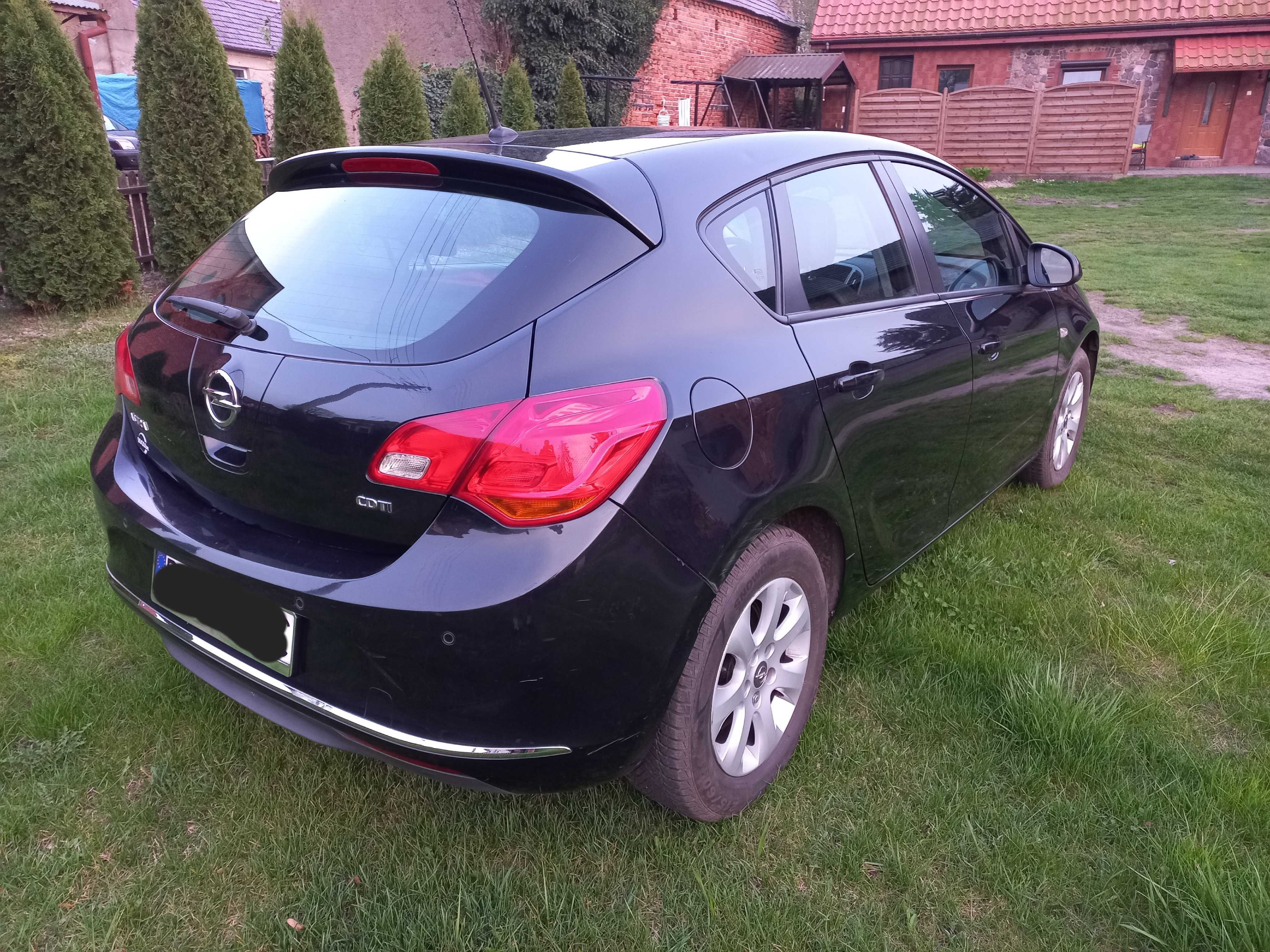 OPEL ASTRA 1,6 rok 2015