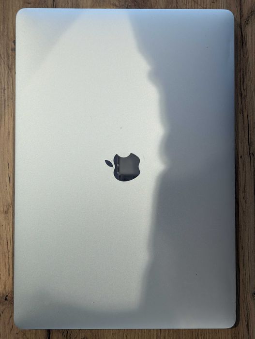 Macbook pro 15 2017 core i7 2.9ghz 16/512gb pro 560 4gb