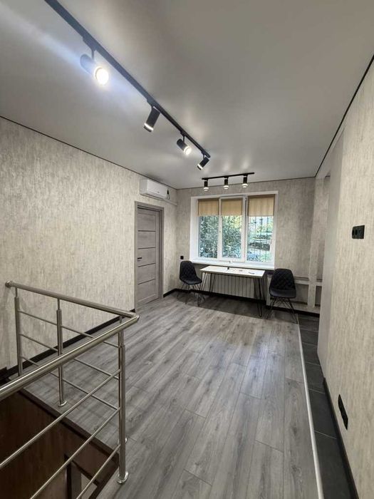 Дворівнева 2к квартира 72м2, поверх 1/5, з меблями та технікою, Центр