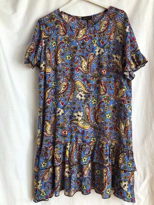 sukienka z falbanami