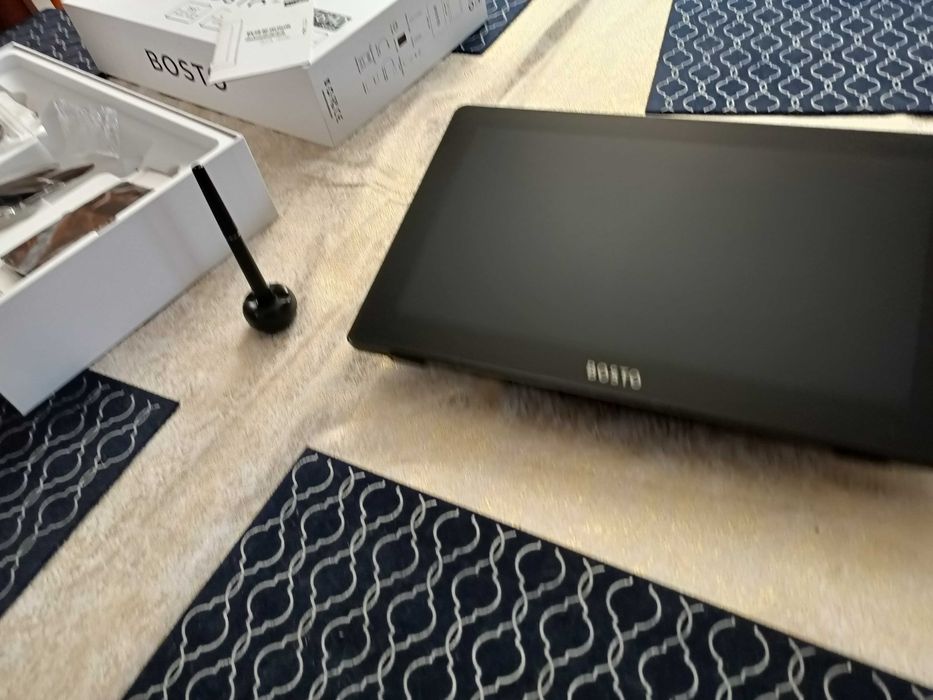 Profesjonalny tablet graficzny BOSTO 2w1 z windows Studio 16HDT