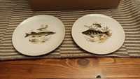 Dwa talerze z rybami