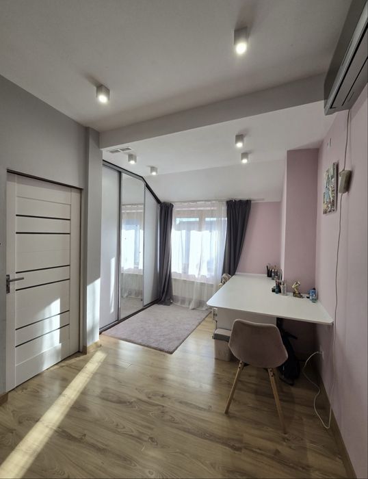 Напівособняк із загальним двориком