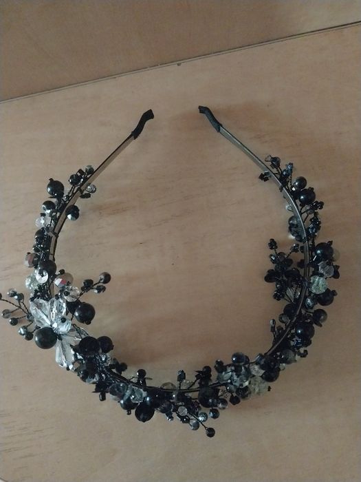 Обруч (діадема) з бісеру