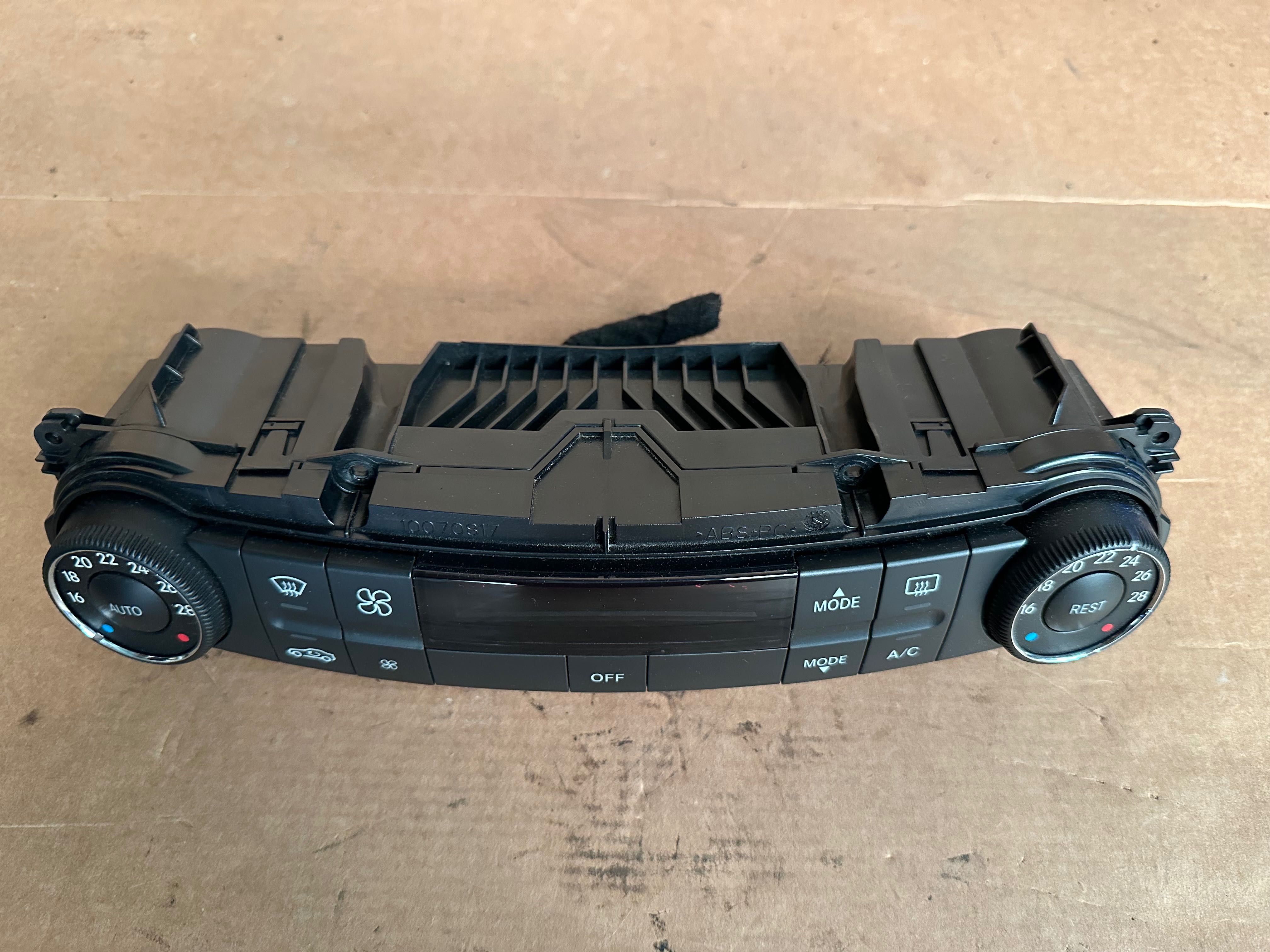 Climatronic Mercedes W211 E220 E250  A 211.83. 2090