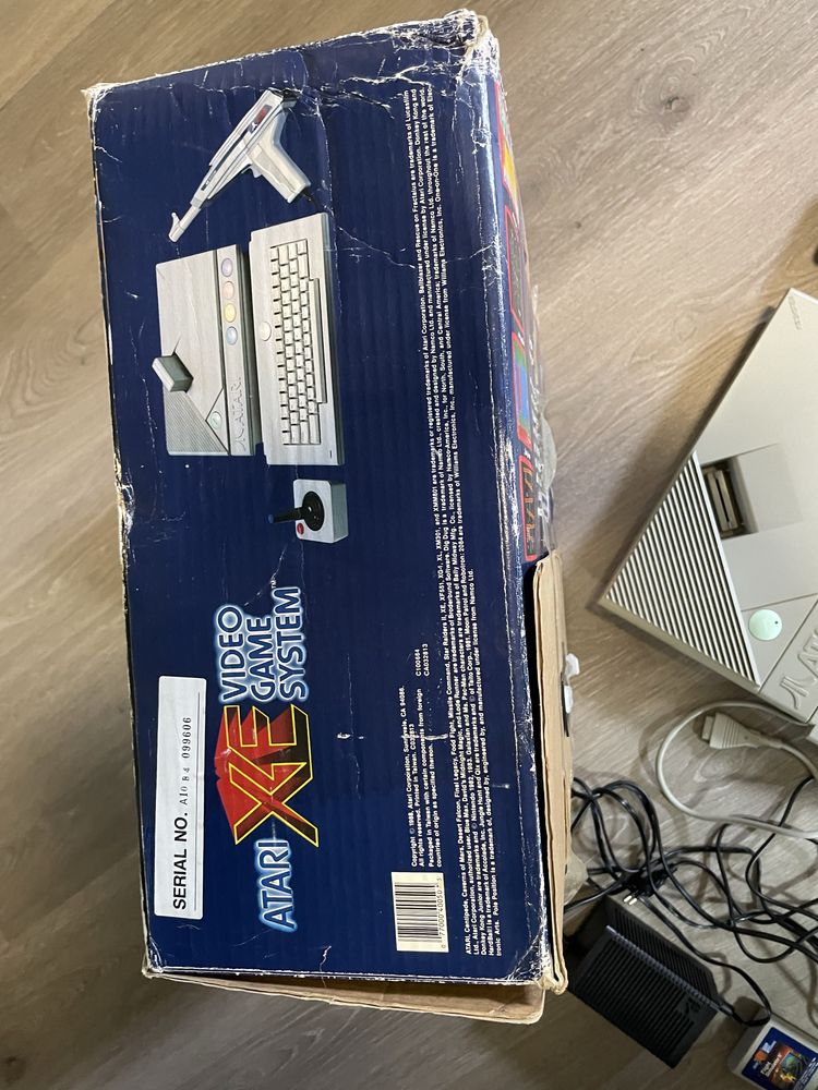 Atari XEGS konsola retro, BOX
