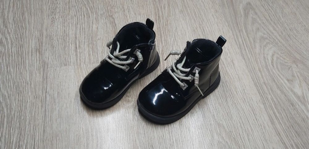 Apawwa Botki lakierowane z diamencikami kozaczki eu 27 cm 16.5