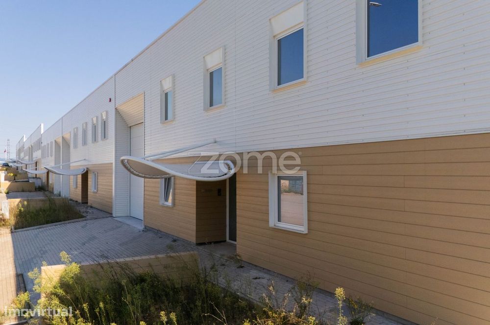 Pavilhão para arrendamento com 460m2 em Oleiros - Vila Verde