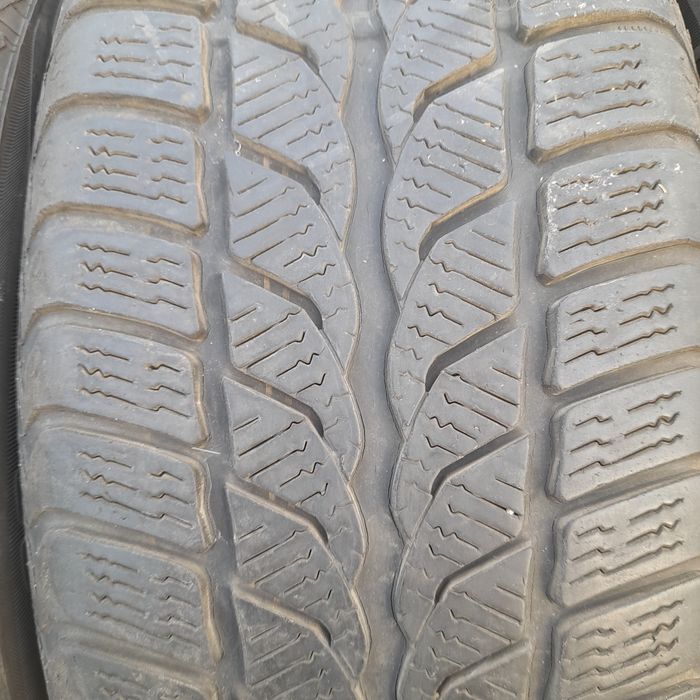 Opony zimowe z felgami stalowymi.