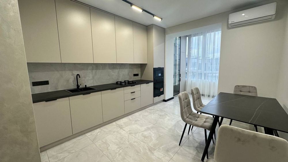 Продаж 2 км квартири поруч з озером