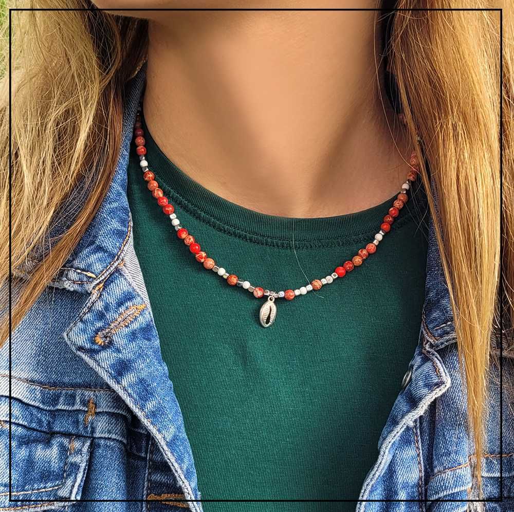Czerwony naszyjnik choker z kamieni naturalnych z muszelką –Srebro 925