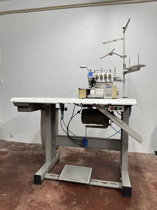 Maquina corte e cose a ar juki