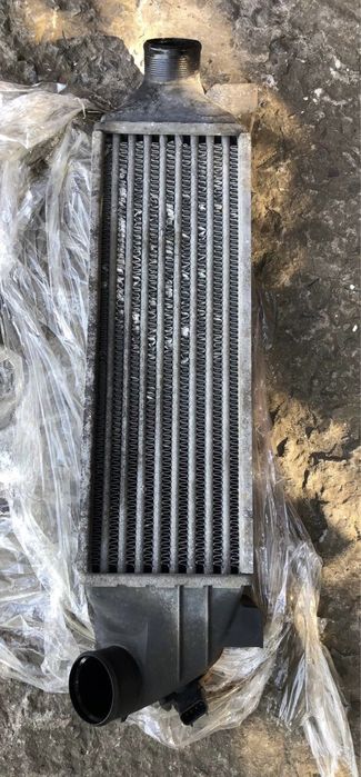 Радіатор інтеркулер б/в. Форд Транзит.