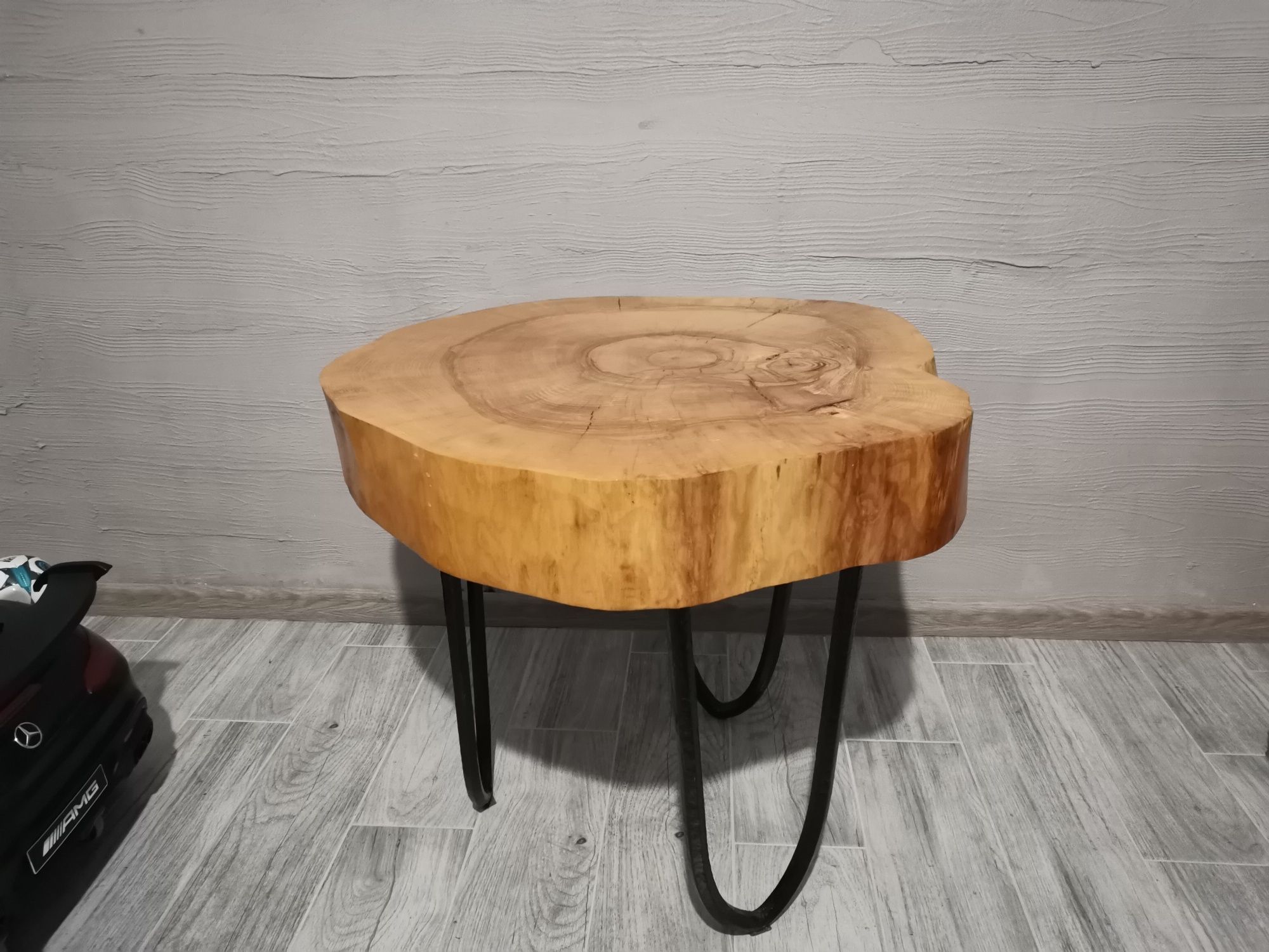 Stolik kawowy z drewna litego