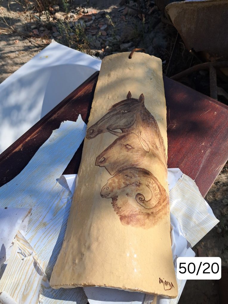 Telha pibtada a mao e assinada