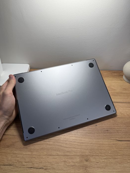 MacBook Pro 14 2021 16-Core GPU M1 Pro 32GB 1TB SSD