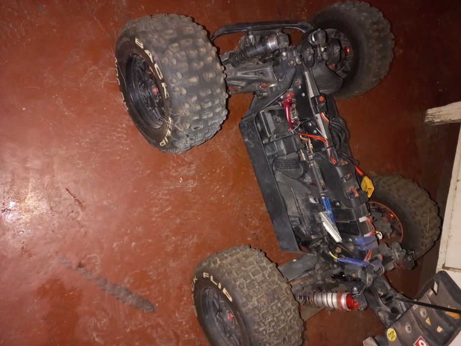 Продам радиоуправляемую модель ARRMA Outcast