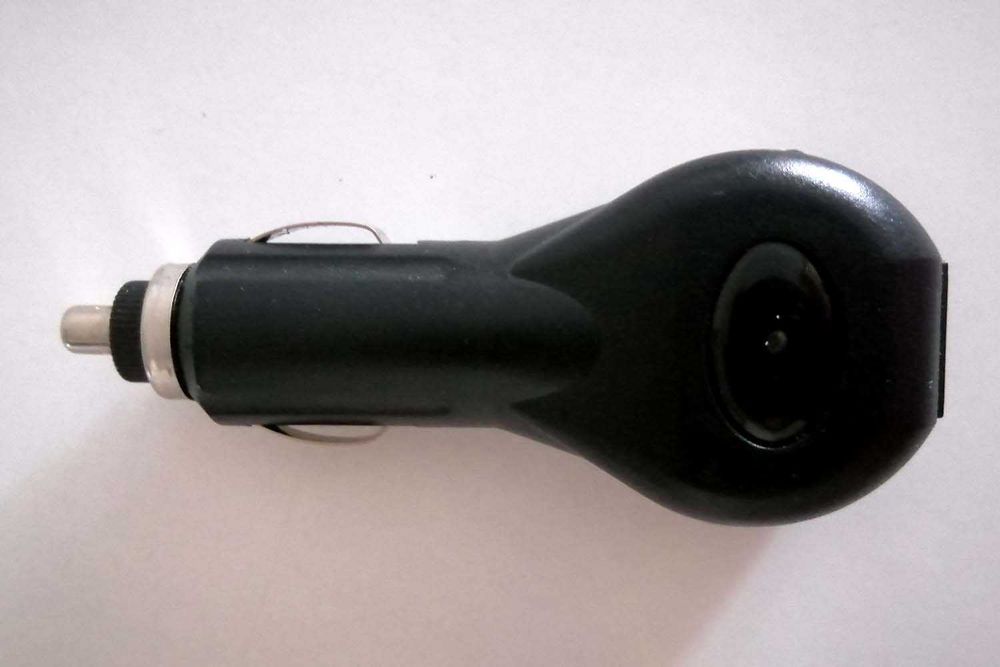 Carregador USB p/ automóvel (telemóvel, tablet, câmara etc)