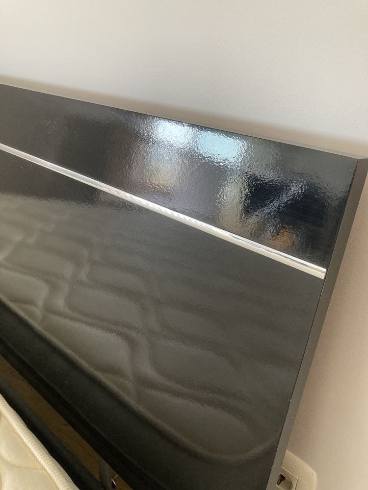 Cama, colchao e 2 mesinhas cabeceira