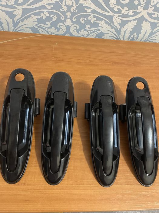 Ручки дверей наружные.