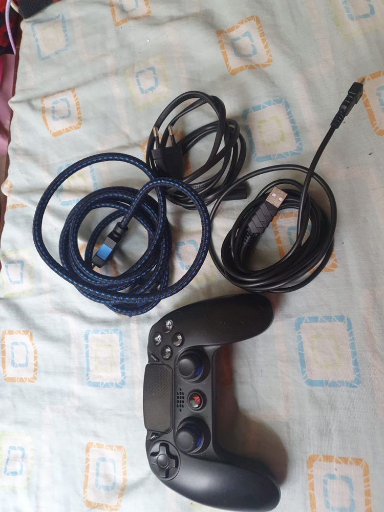 Ps4 slim 1TB em bom estado