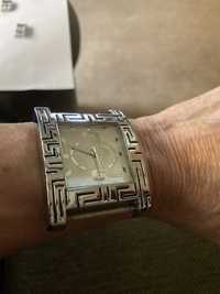 Relógios usados de senhora “Versace” e “Eve Mon Crois “