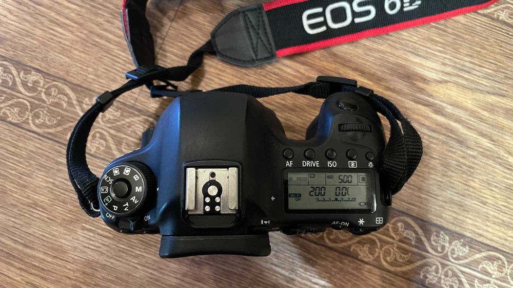 Дзеркальна камера Canon 6d body