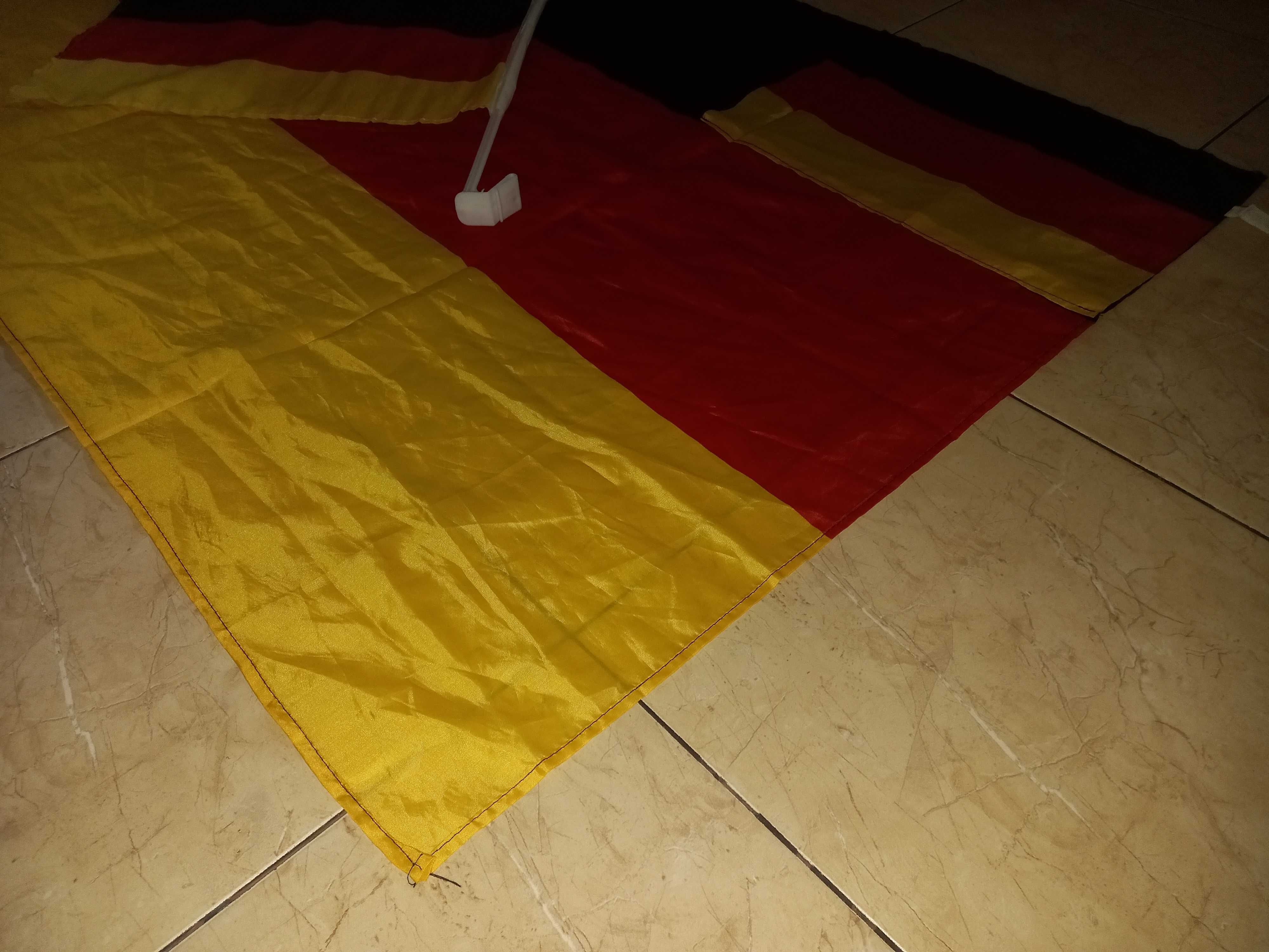 Flaga Niemiec kibica z rękawami 86x148cm. + gratis