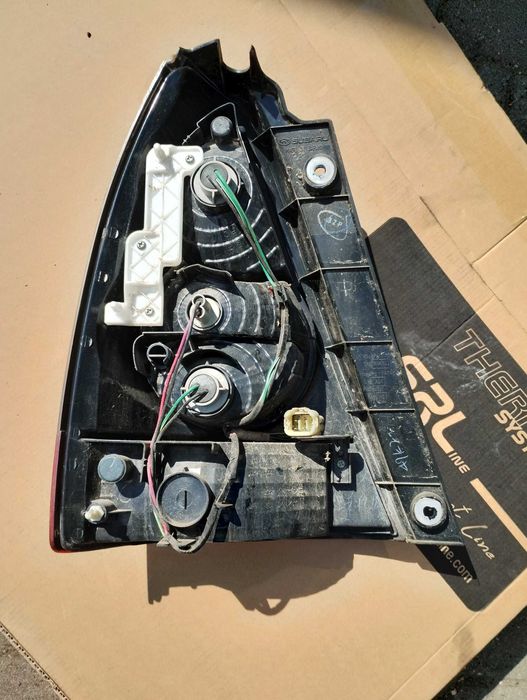 subaru forester sg prawa tylna lampa 05- koito eu