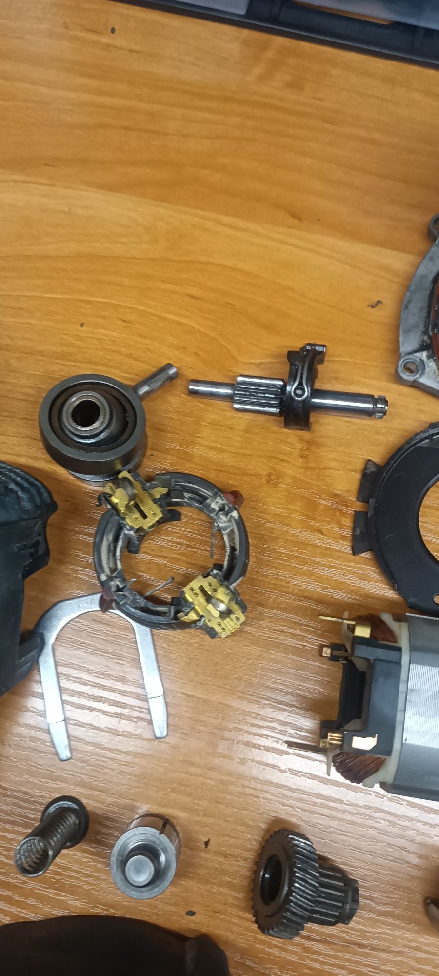 Bosch GBH2400 na części