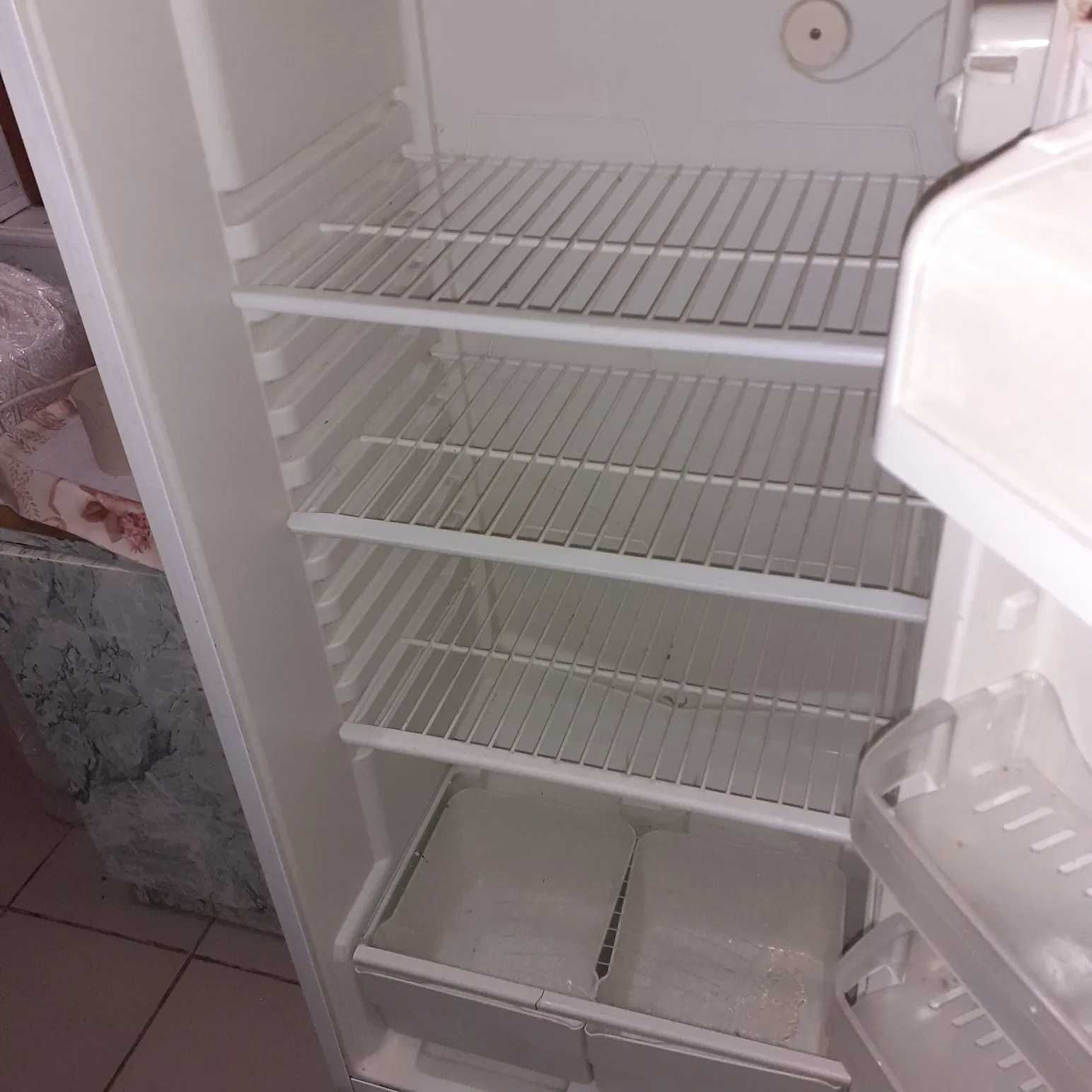 Холодильник двокамерний  STINOL, у гарному робочому стані. Самовивіз.