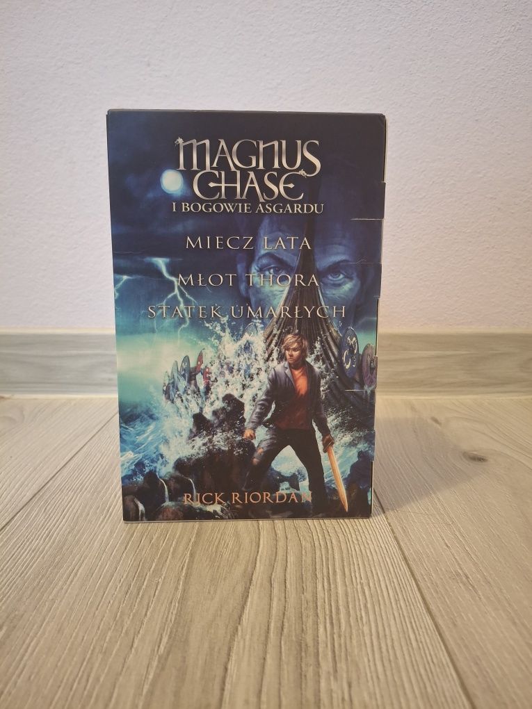 Trylogia  "Magnus Chase i Bogowie Asgardu" Ricka Riordana