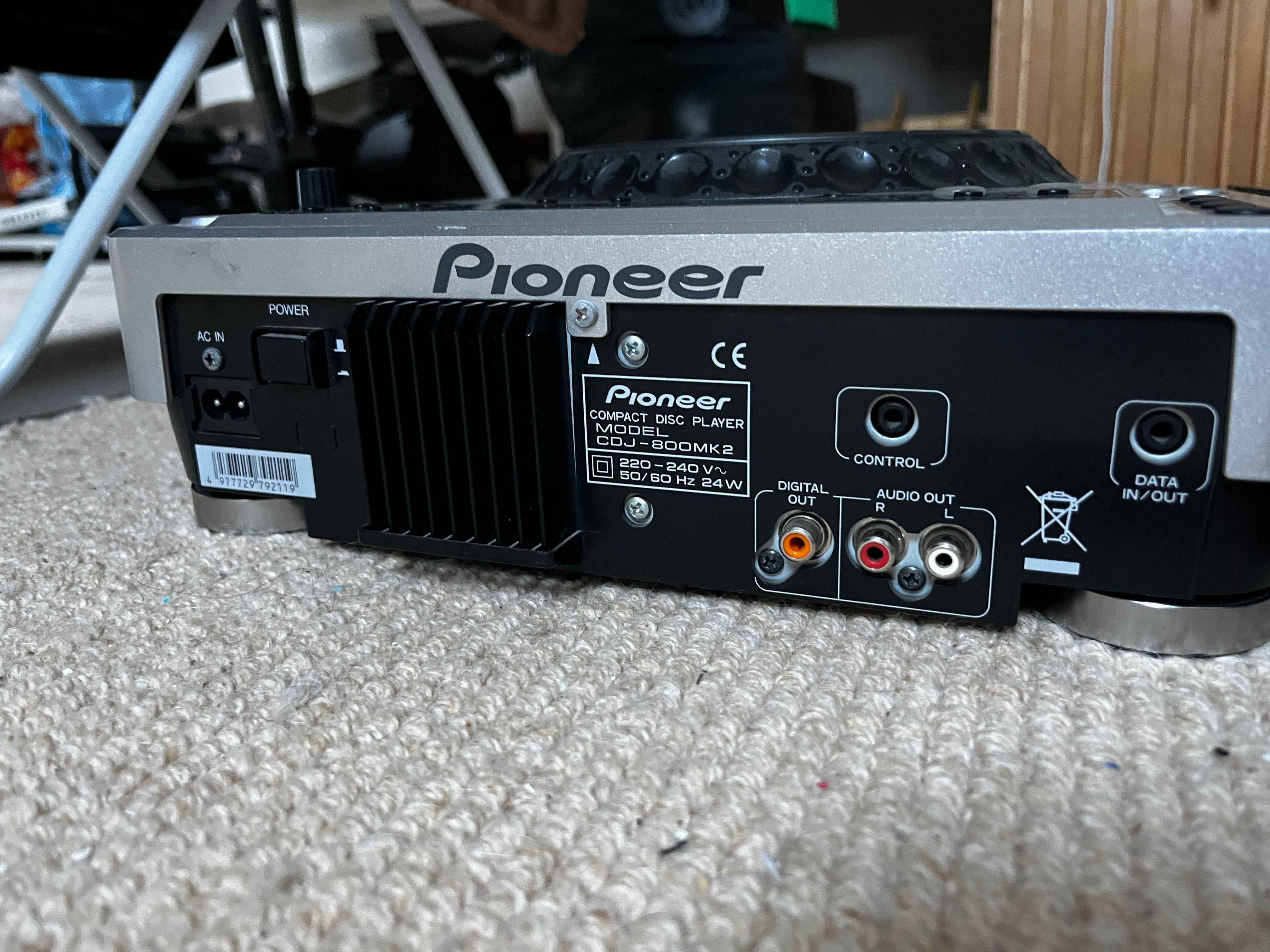 Pioneer CDJ 800mk2 + Behringer djx900usb